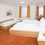 Flat Szálloda 3*