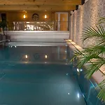 Flat فندق